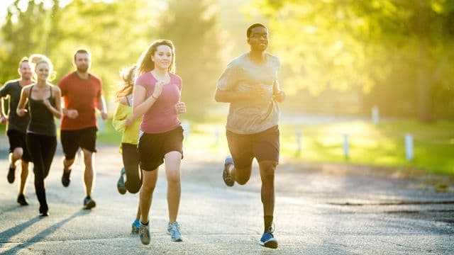 Ketika Langit Abu-Abu Menghentikan Deru Sorak: Kisah Olahraga di Tengah Ancaman Lingkungan