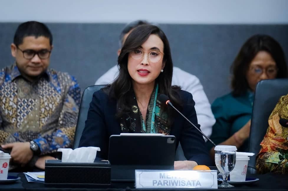 Dari Pantai ke Pegunungan: Kisah Kebangkitan Ekonomi Lokal yang Dipicu Geliat Wisata