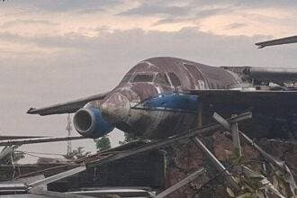 Ketika Langit Bogor Berubah: Kisah Puing Pesawat dan Awan Cumulonimbus yang Mengamuk