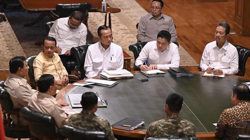 Hambalang Jadi Pusat Komando: Prabowo Gelar Rapat Strategis dengan Para Menteri Inti