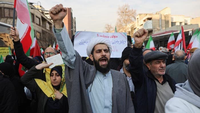 Ketika Trump Menyapa Demonstran Iran: Analisis Dampak Intervensi Verbal dalam Konflik Internal