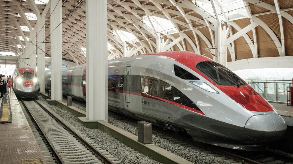 Mimpi Kereta Cepat ke Jawa Timur: Antara Restrukturisasi dan Visi Konektivitas Nasional