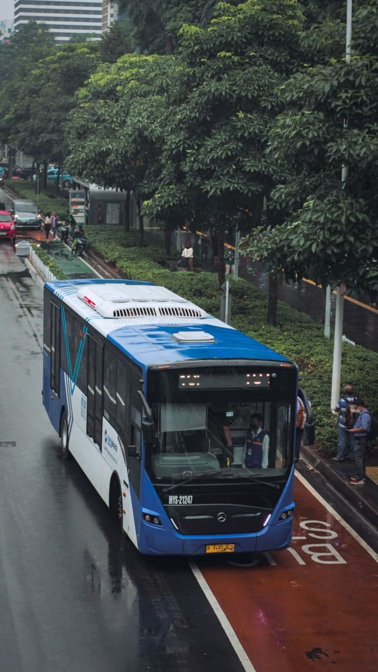 Ketika Ruang Publik Jadi Panggung Aib: Refleksi atas Insiden Viral di Bus TransJakarta