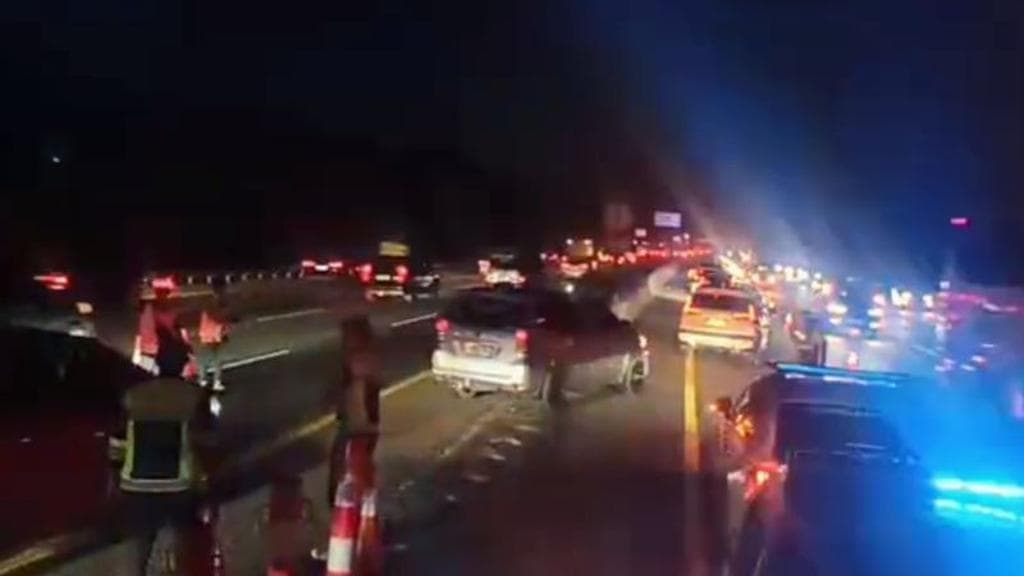 Malam di Jalur Tol Trans Jawa: Strategi Unik Jasa Marga Atasi Kemacetan Mudik 2026