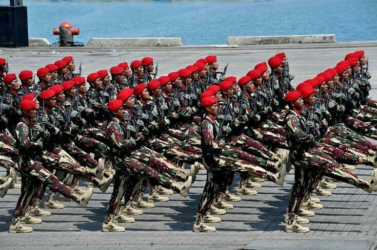 Ketika Baju Tempur Tak Lagi Cukup: Transformasi Wajah Pertahanan di Dunia yang Menyatu